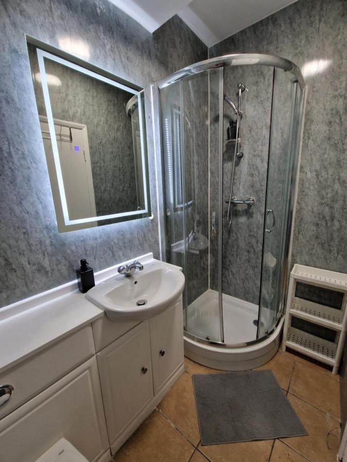 Rum i privatbostad Affordable In Shared Flat, Bridge London