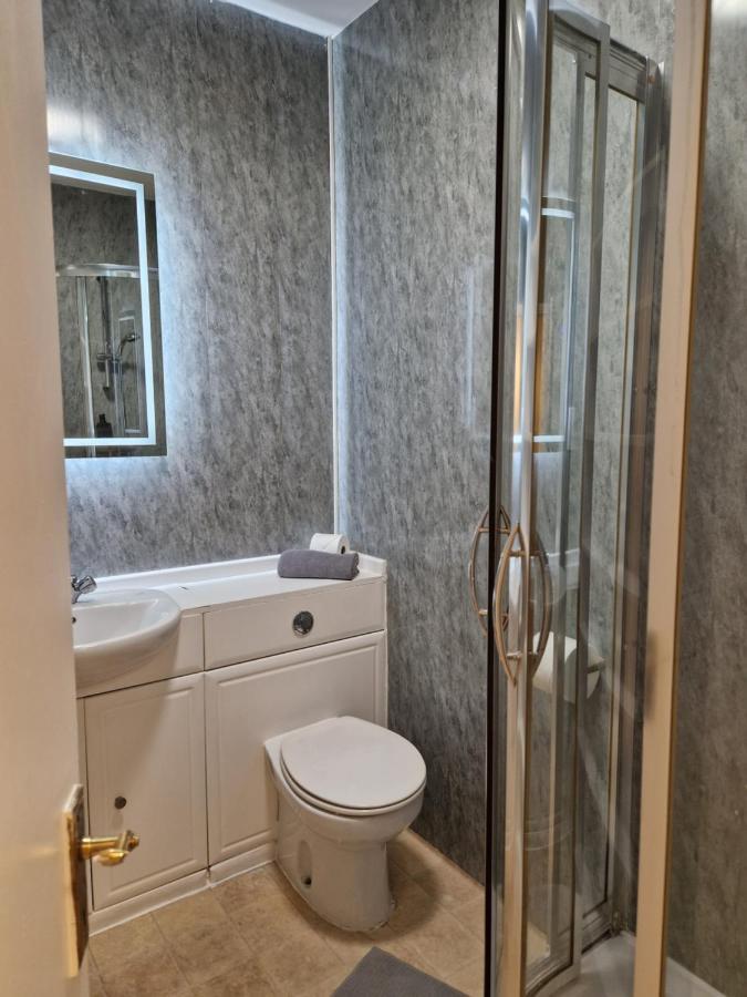 Affordable In Shared Flat, Bridge * Londen