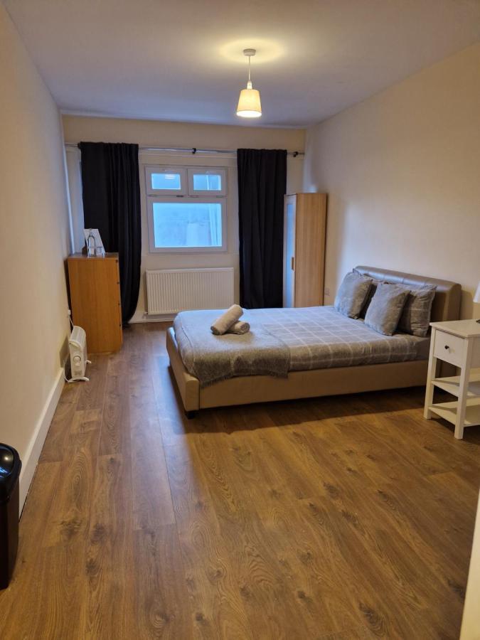 Affordable In Shared Flat, Bridge Londen