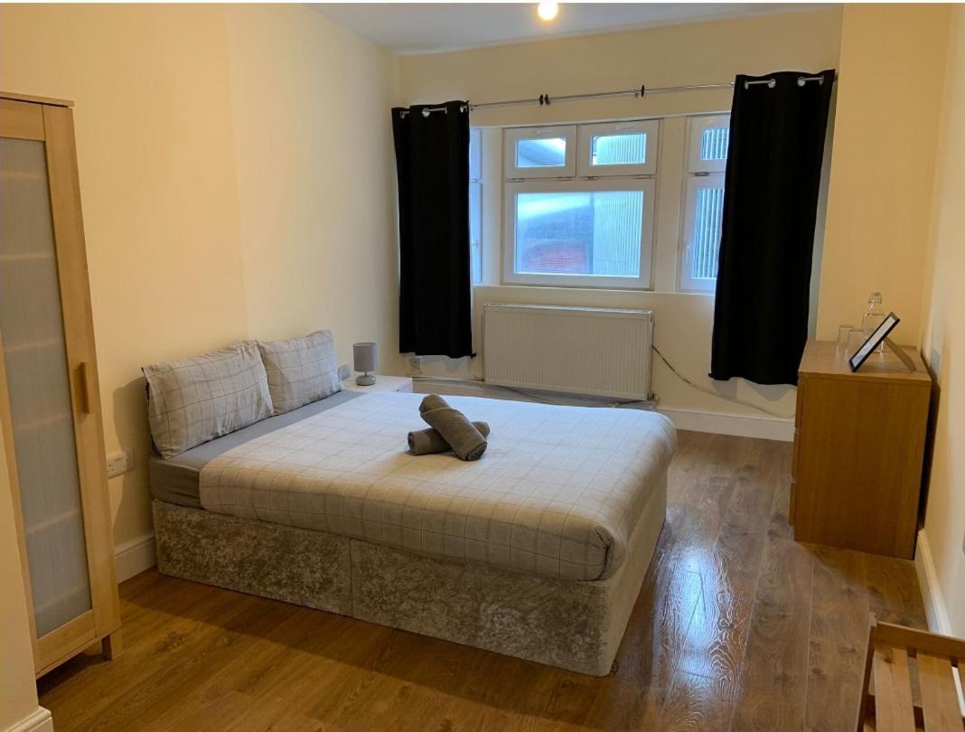 Affordable In Shared Flat, Bridge Londen