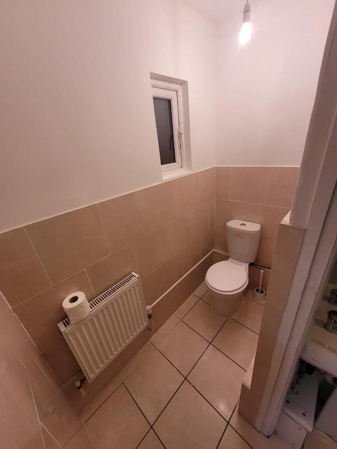 Holiday home Spacious 2 Bedroom House In With Garden