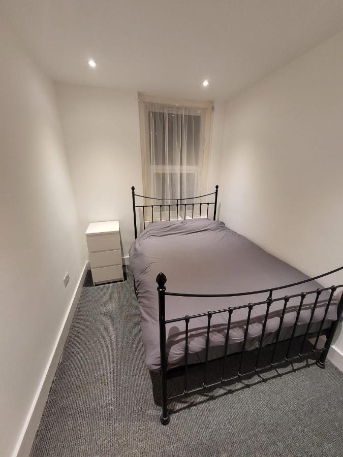 Spacious 2 Bedroom House In With Garden Holiday home *