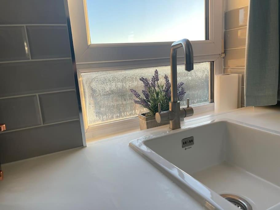 Stylish Flat Next To Tower Of And Skd Marina * London