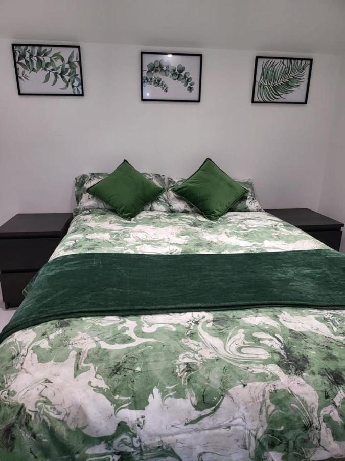 Fancy Basement Flat B Apartment *