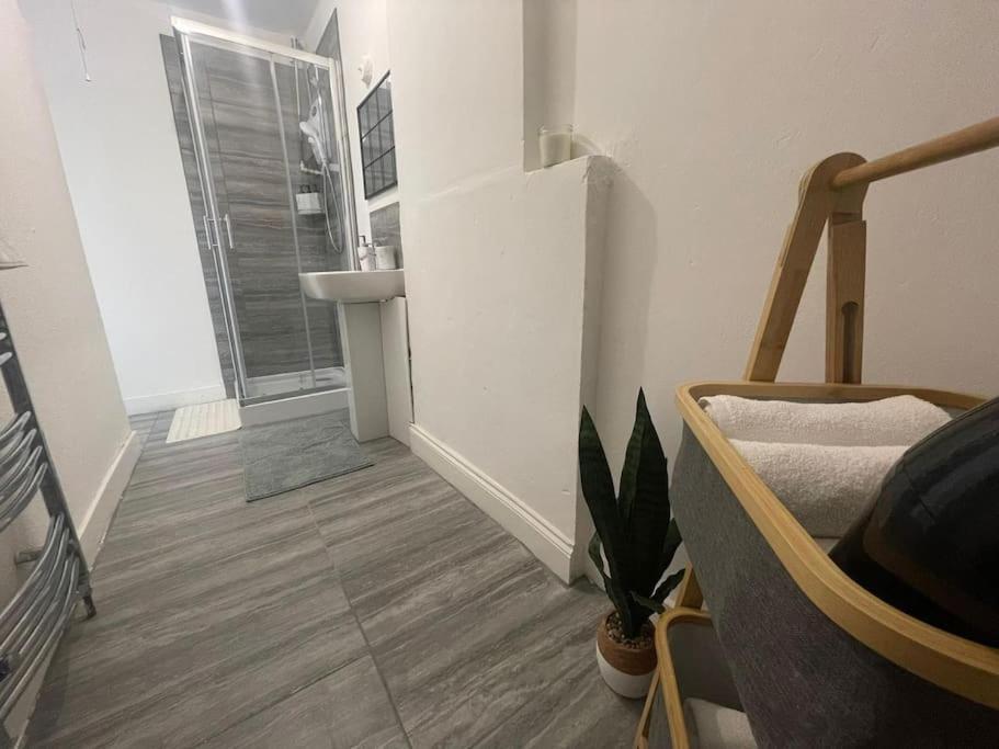 Bright 2 Bedroom Flat On Tower Bridge Londen
