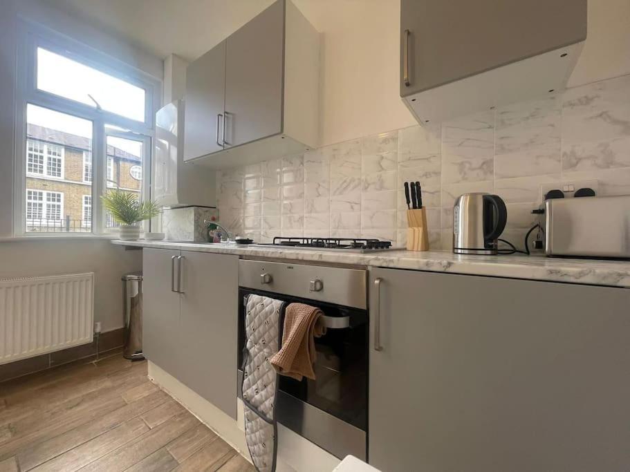 Bright 2 Bedroom Flat On Tower Bridge Appartement Londen