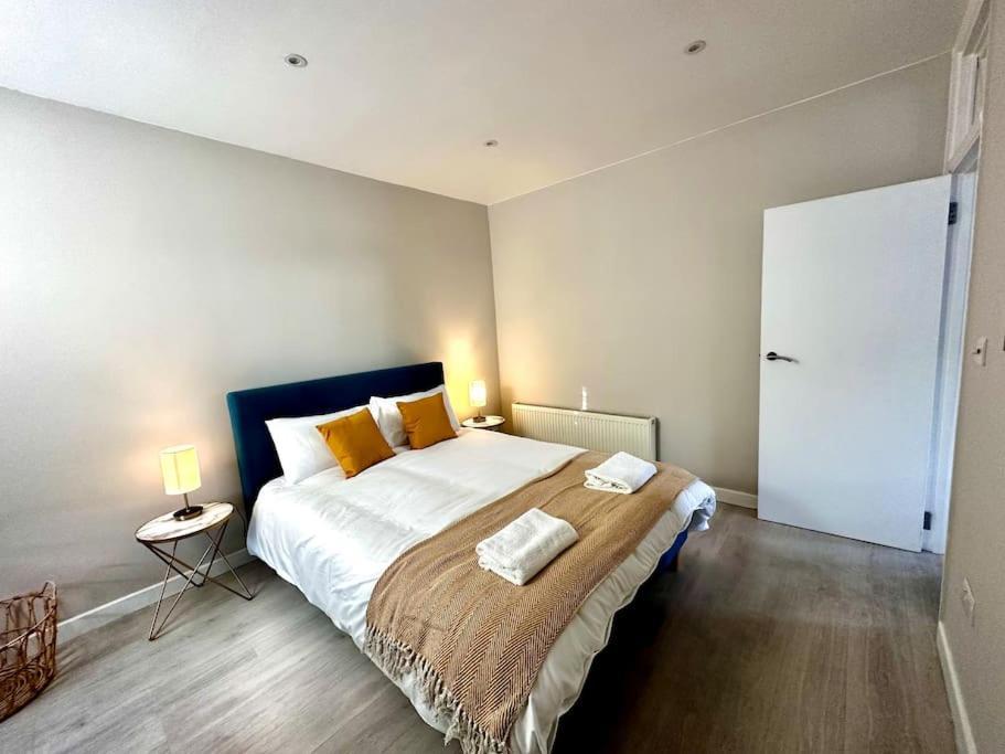 Sienna's 2 - Bedroom Apartment, London, N1. London