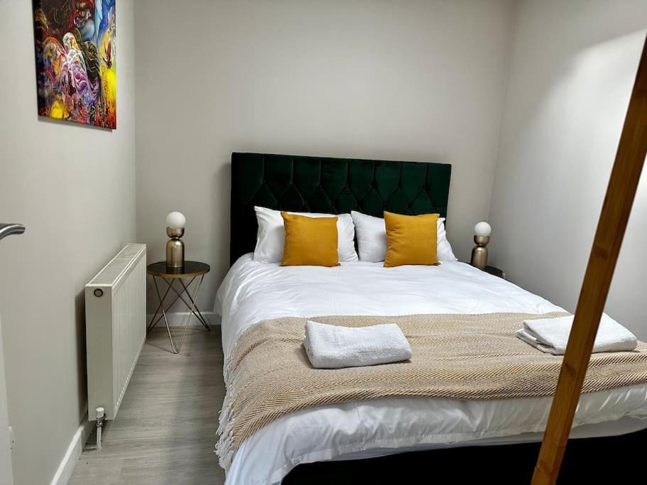 Sienna's 2 - Bedroom Apartment, London, N1. London