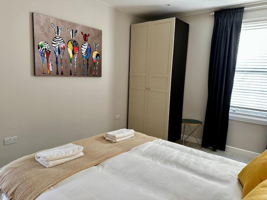 Sienna's 2 - Bedroom Apartment, London, N1. Apartment *