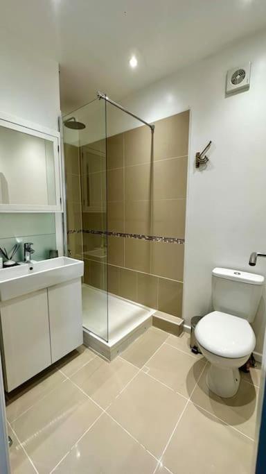 Sienna's 2 - Bedroom Apartment, London, N1. Apartment