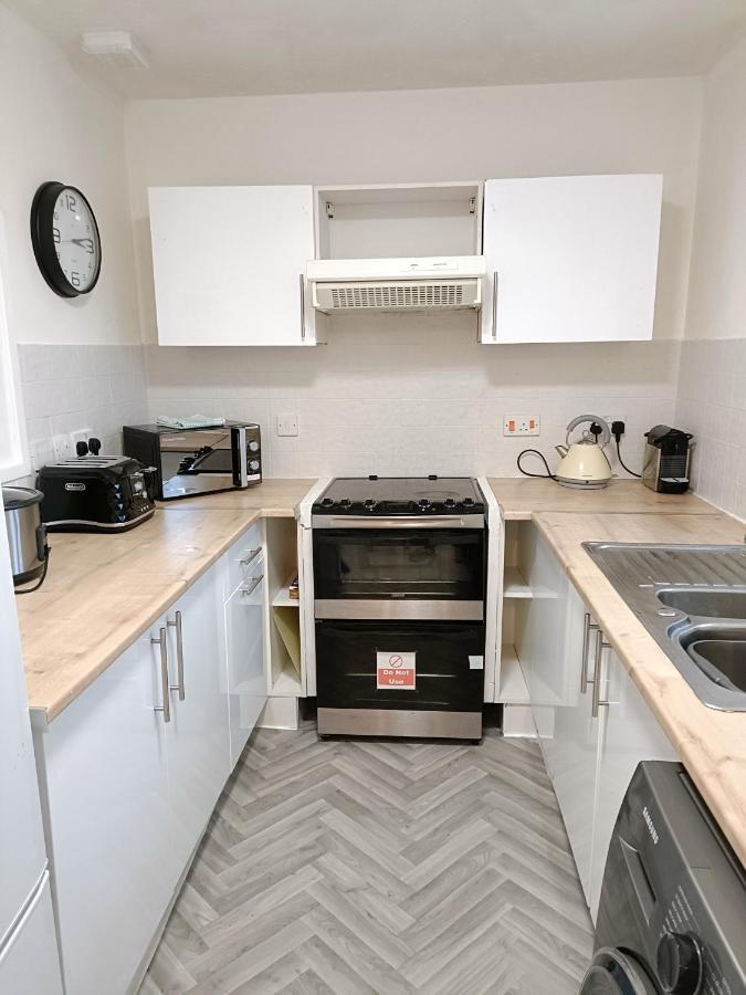 Semesterbostad 2 Bed Functional House Close To Manor Park Train Station