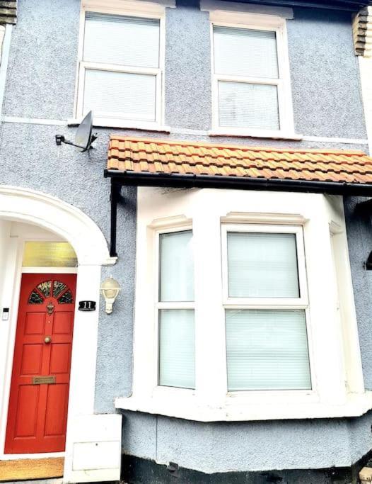 Private House With Free Parking Ferienhaus *