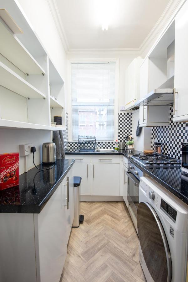 Modern Spacious 75 London