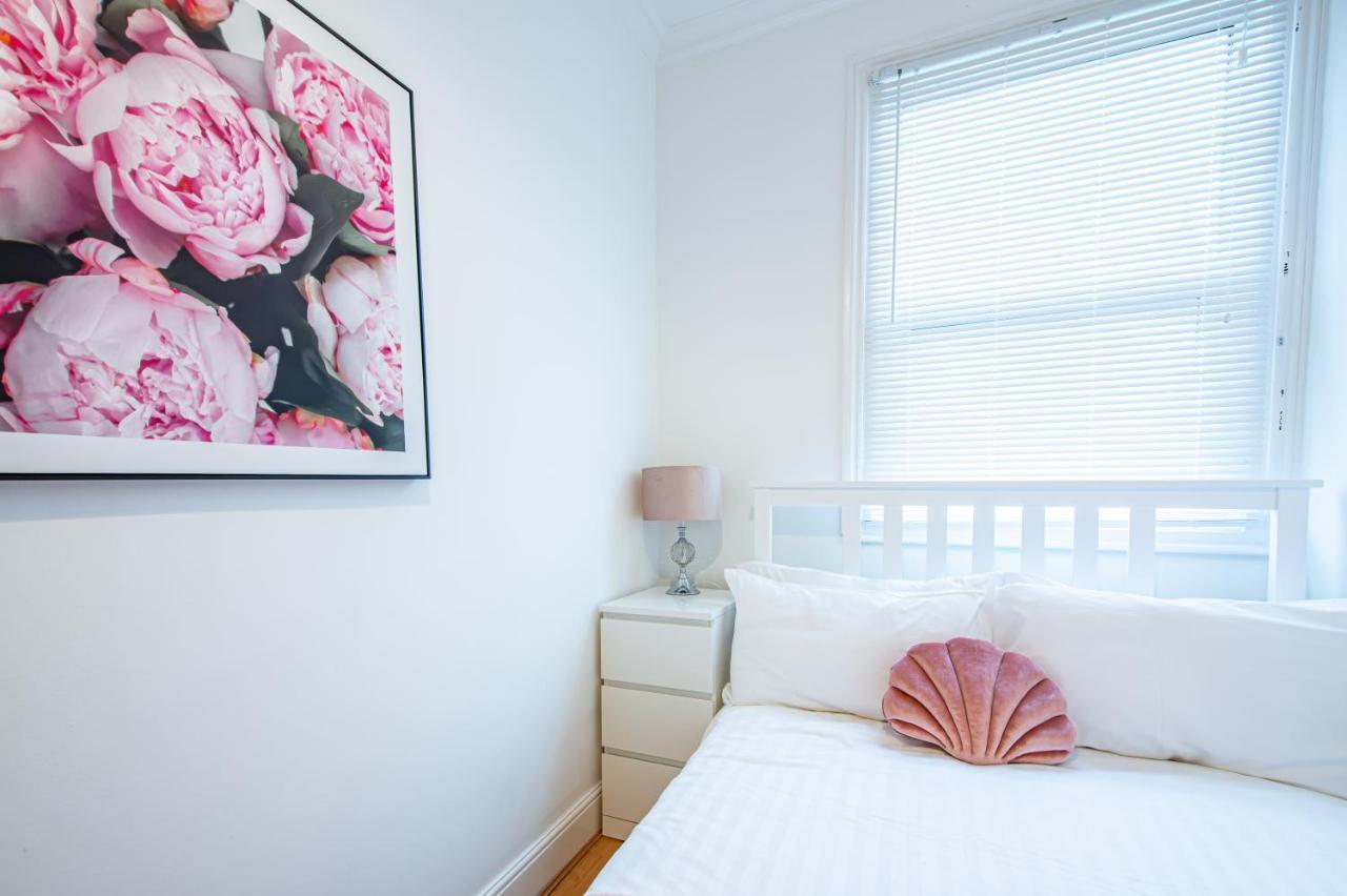 Modern Spacious 75 London