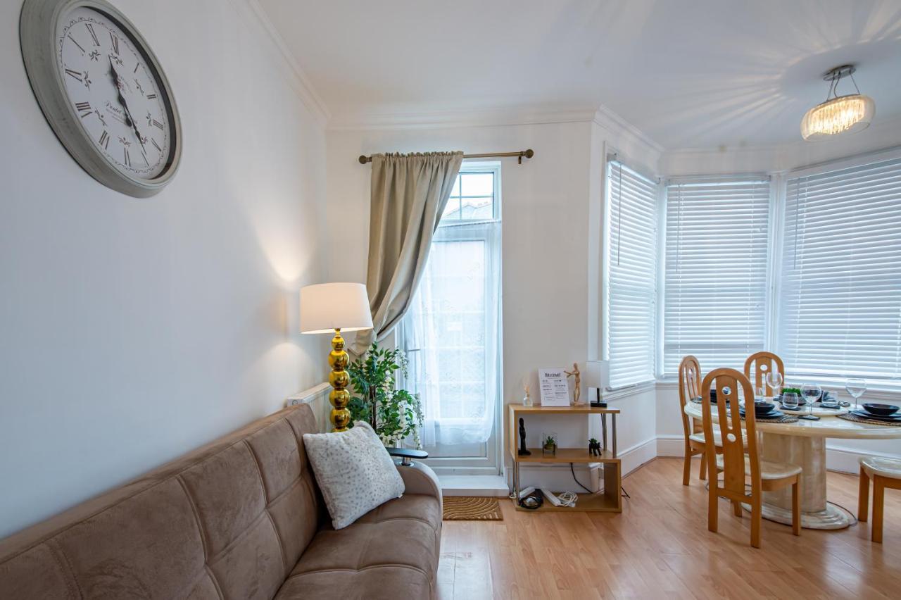 Modern Spacious 75 * London
