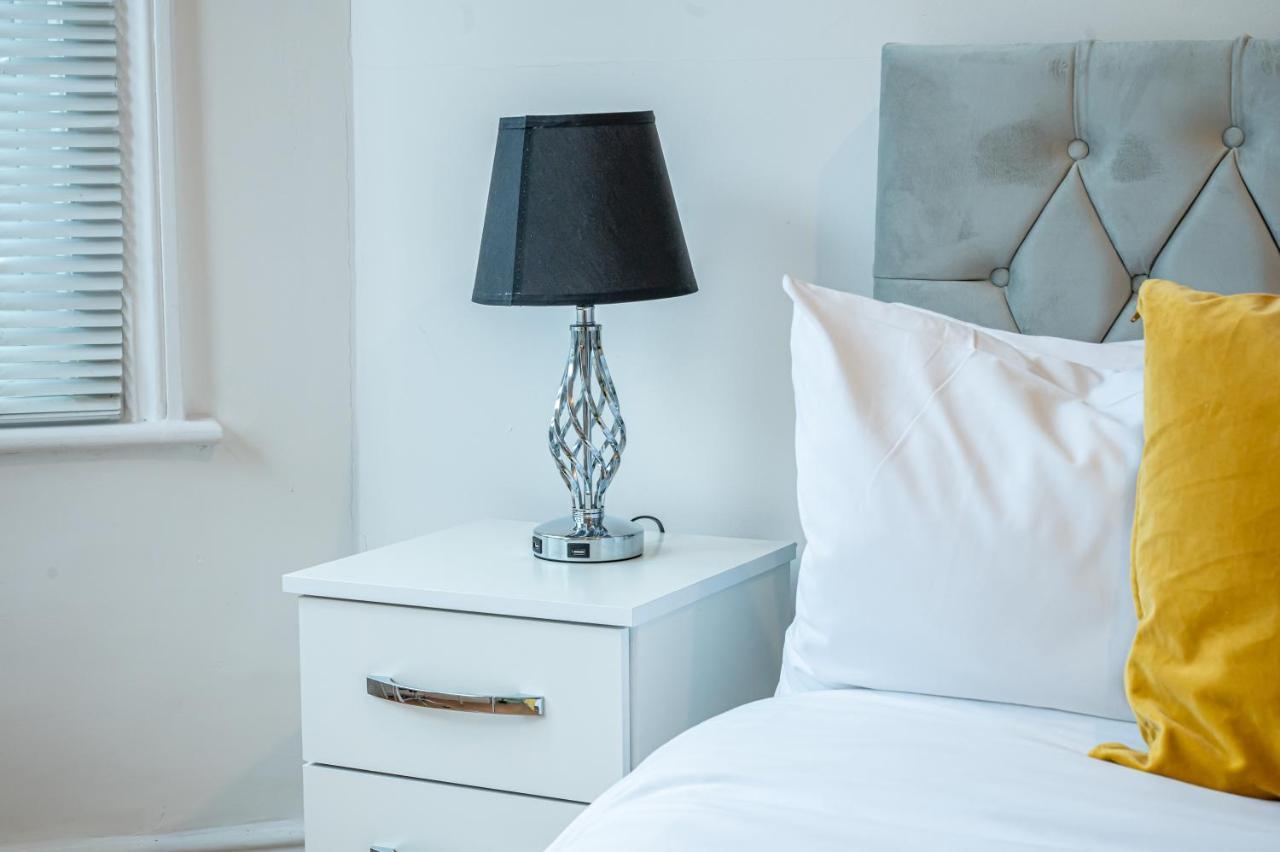 Modern Spacious 75 * London