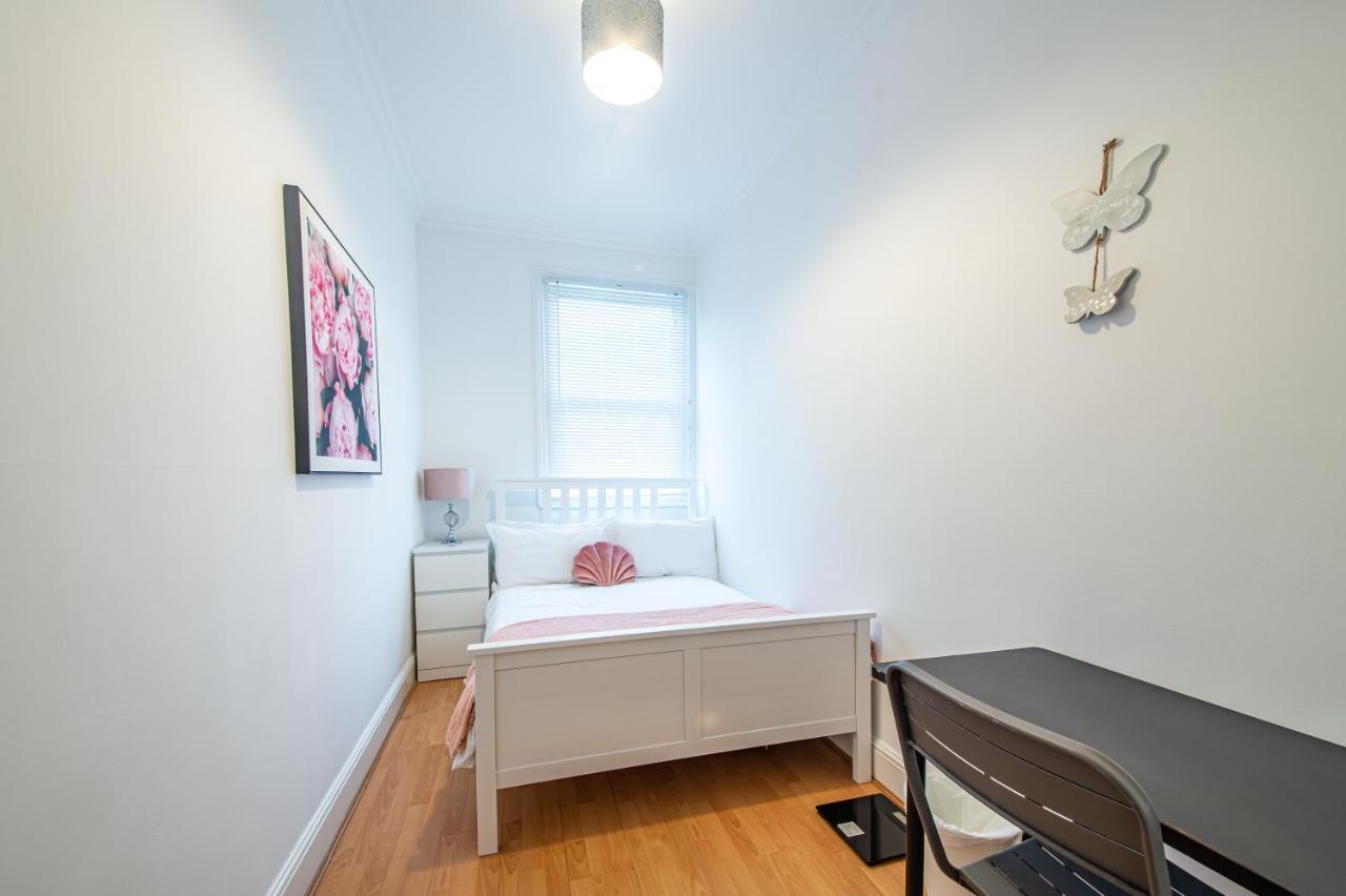 Modern Spacious 75 London