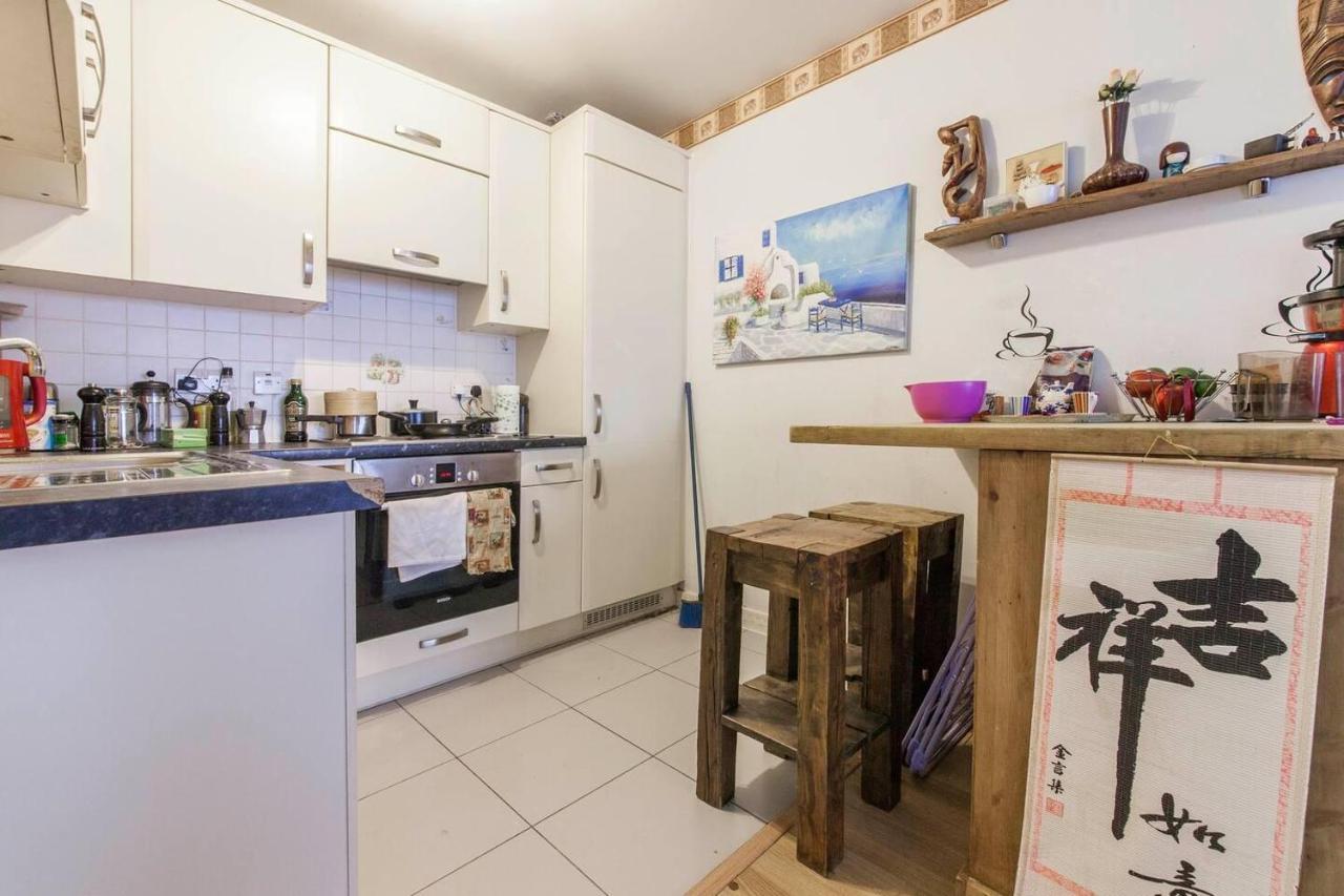 Amazing Riverside Boheme In Sw London! * London