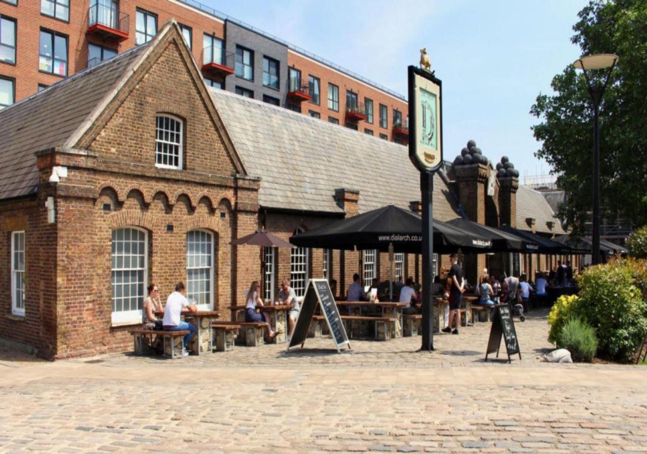 Greenwich Dockside * Londra