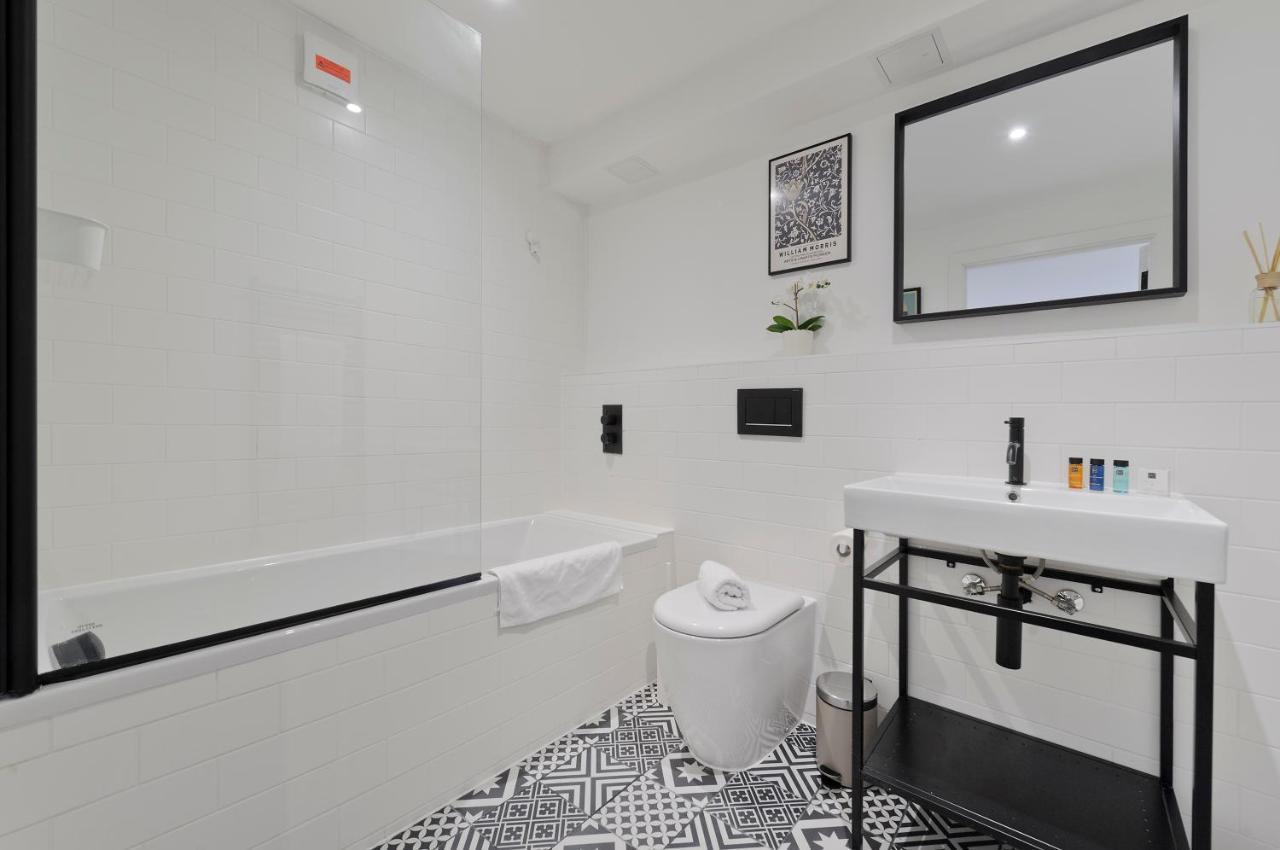 Luxury One Bedroom Greenwich Near Canary Wharf By Underthedoormat Londra