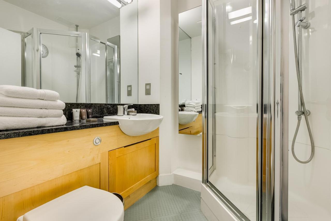St Christopher's Place Serviced By Globe Apartment