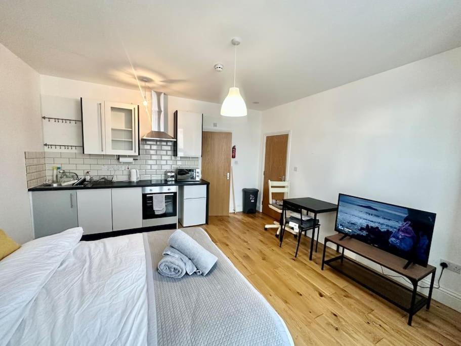 Se4, Self Contained Flat. * London