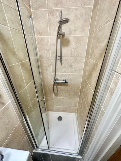Se4, Self Contained Flat. *
