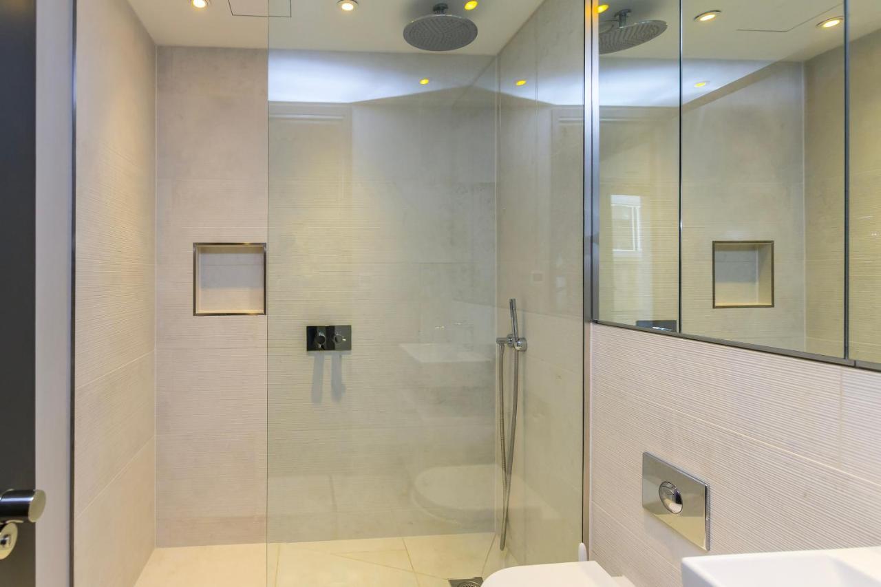 New Build-air Con-2 Bedroom-two Bathrooms Apt 2 Lejlighed *