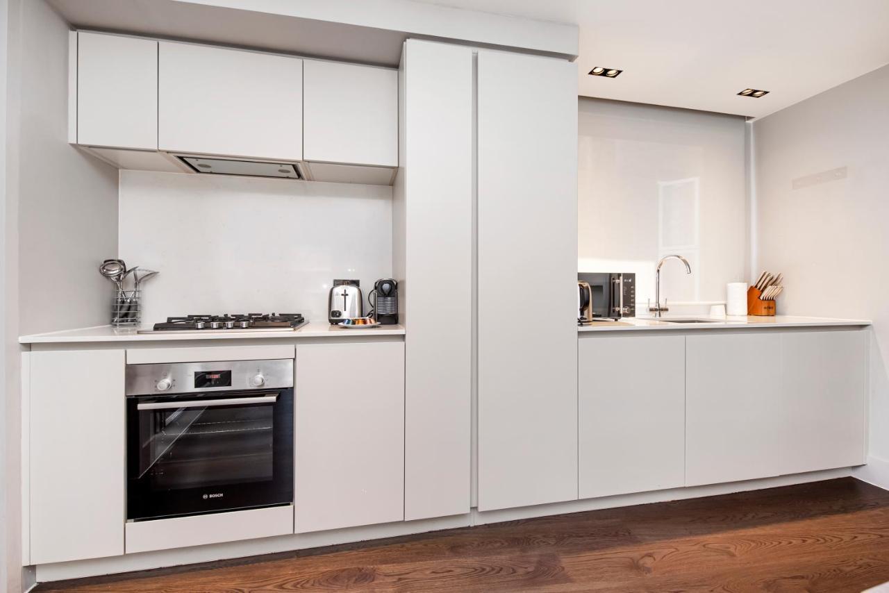 New Build-air Con-2 Bedroom-two Bathrooms 4 Lägenhet London