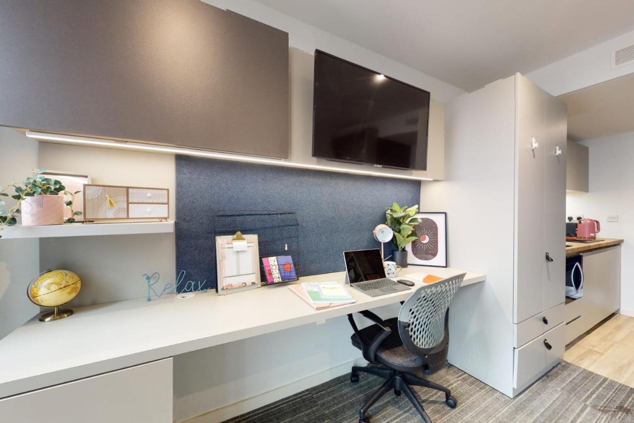 And Ensuite Bedrooms With Shared Kitchen At Chapter Ealing Right Next To North Acton Tube Station Leilighet