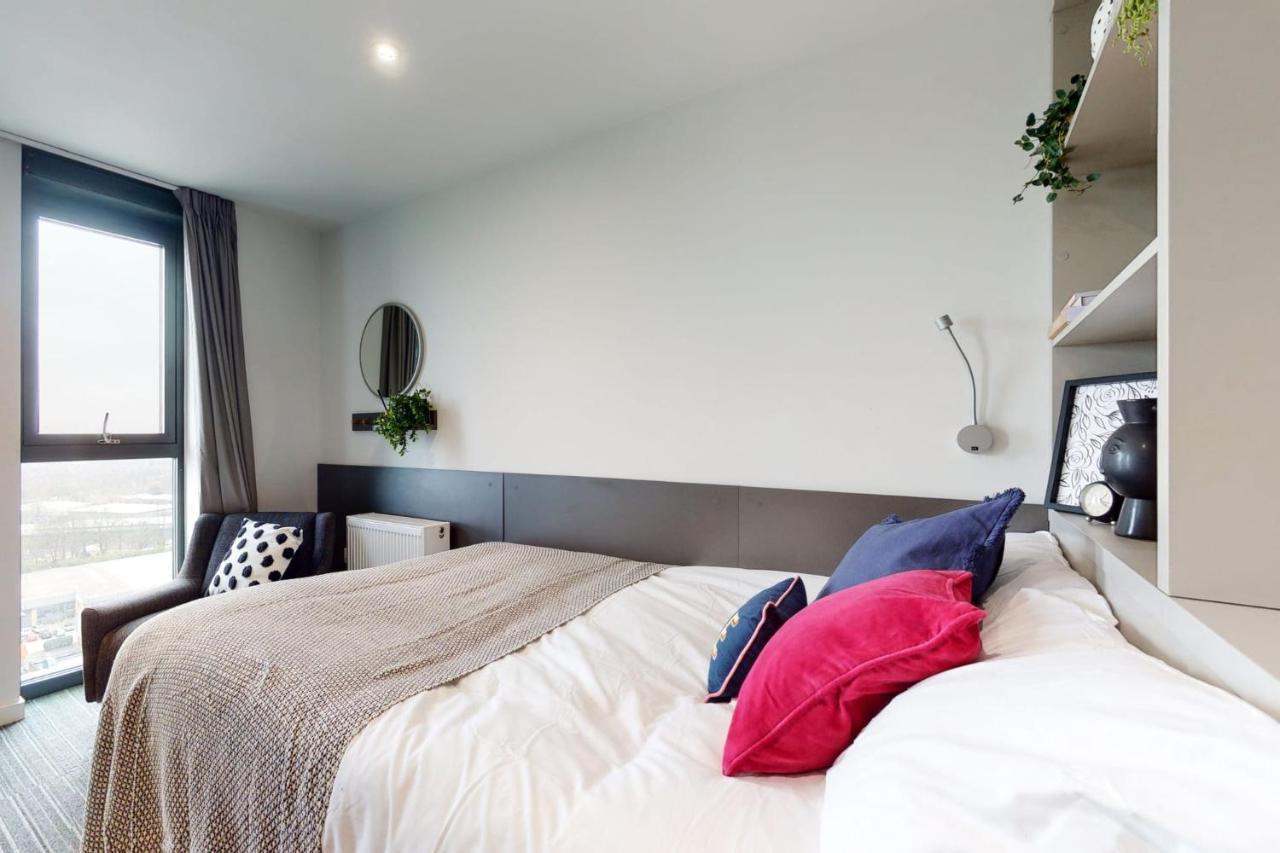 Leilighet And Ensuite Bedrooms With Shared Kitchen At Chapter Ealing Right Next To North Acton Tube Station *