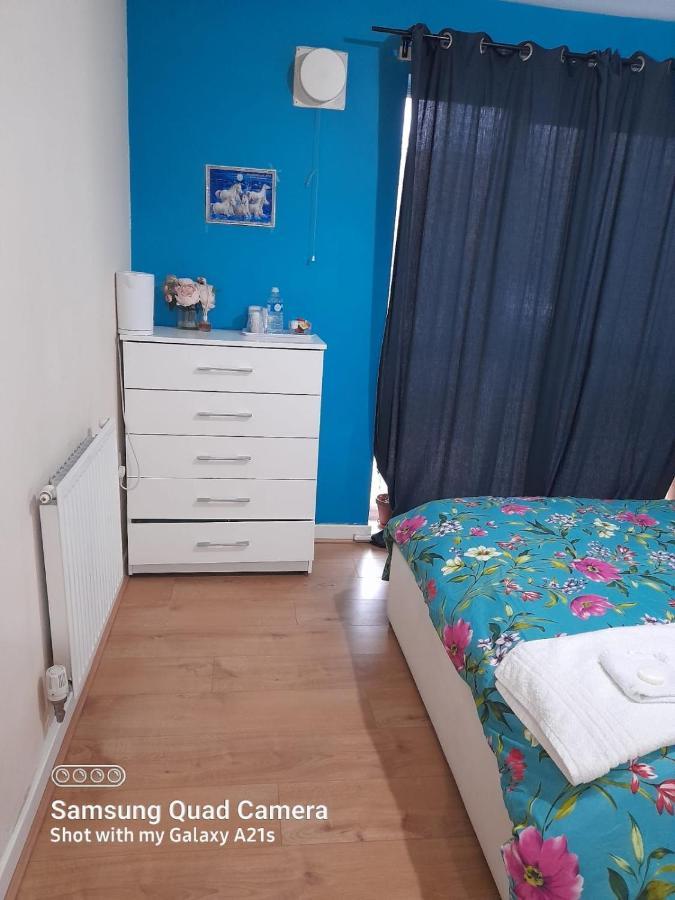 Appartement Beautiful 1 Bedroom Ground Floor With Shared Bathroom *
