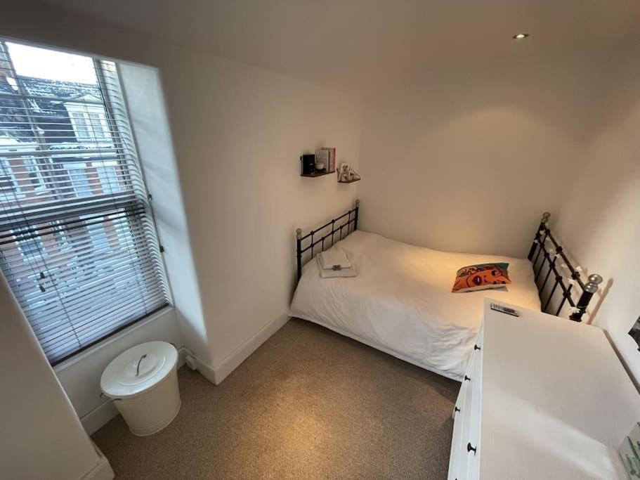 Appartamento Spacious Two Bedroom Flat In Prestigious Highgate.