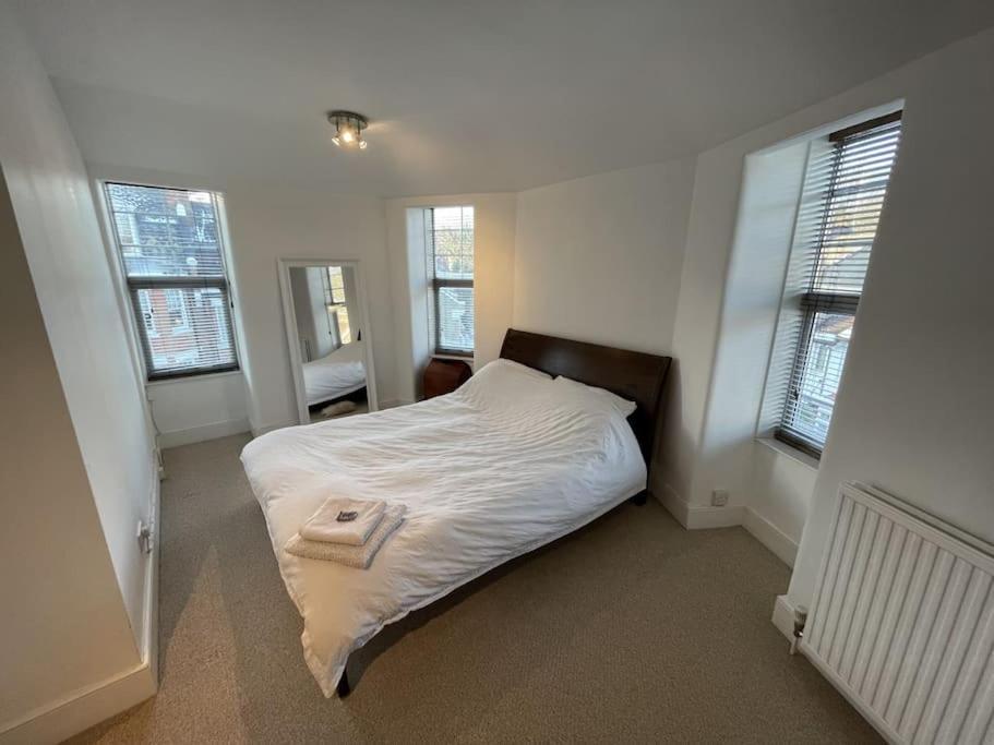 Appartamento Spacious Two Bedroom Flat In Prestigious Highgate. Londra