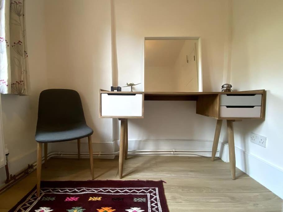 Spacious 2 Bedroom In Maida Vale Lägenhet