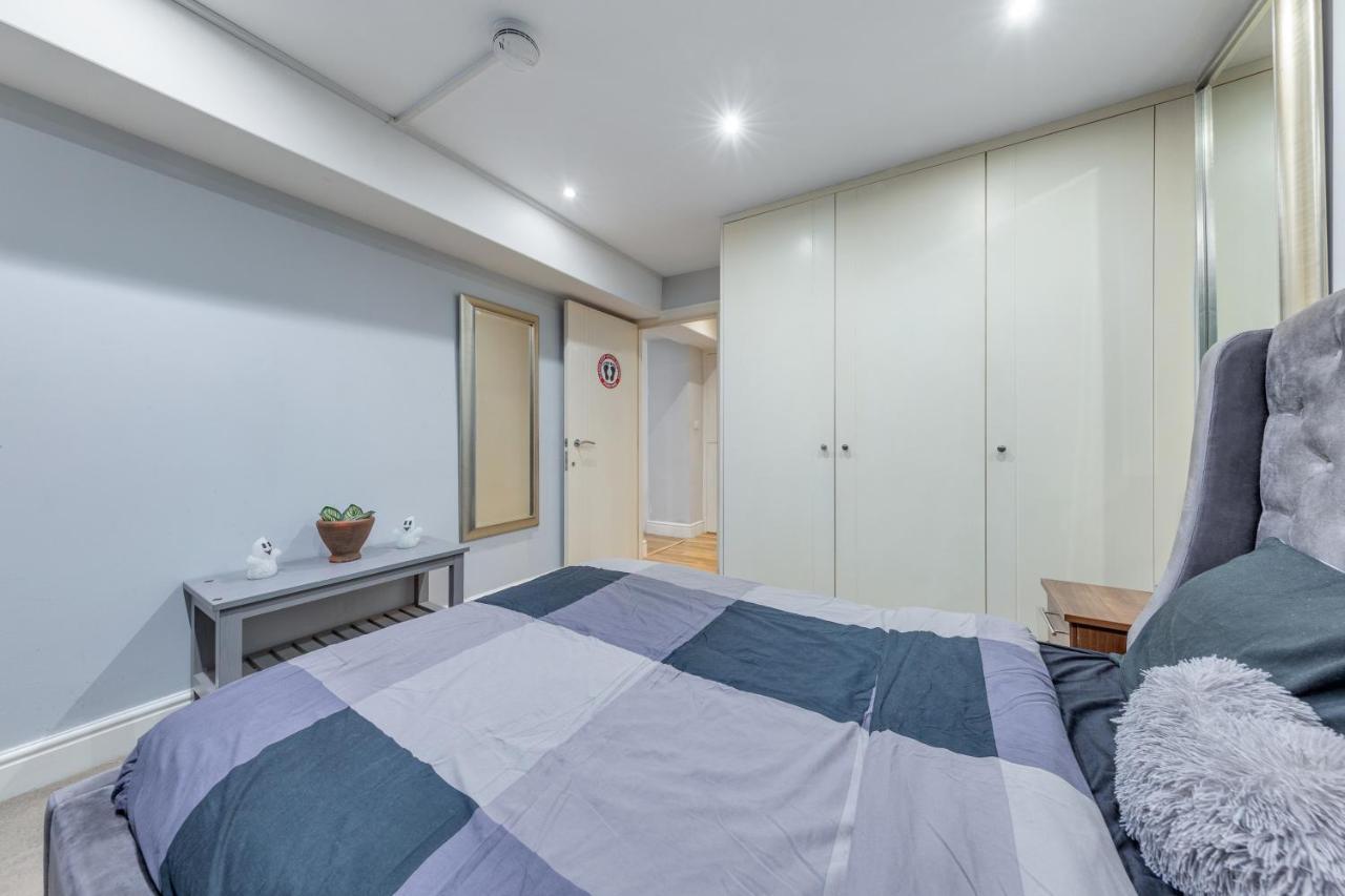 Elegant And Chic 2-bedroom Basement In Paddington Lägenhet