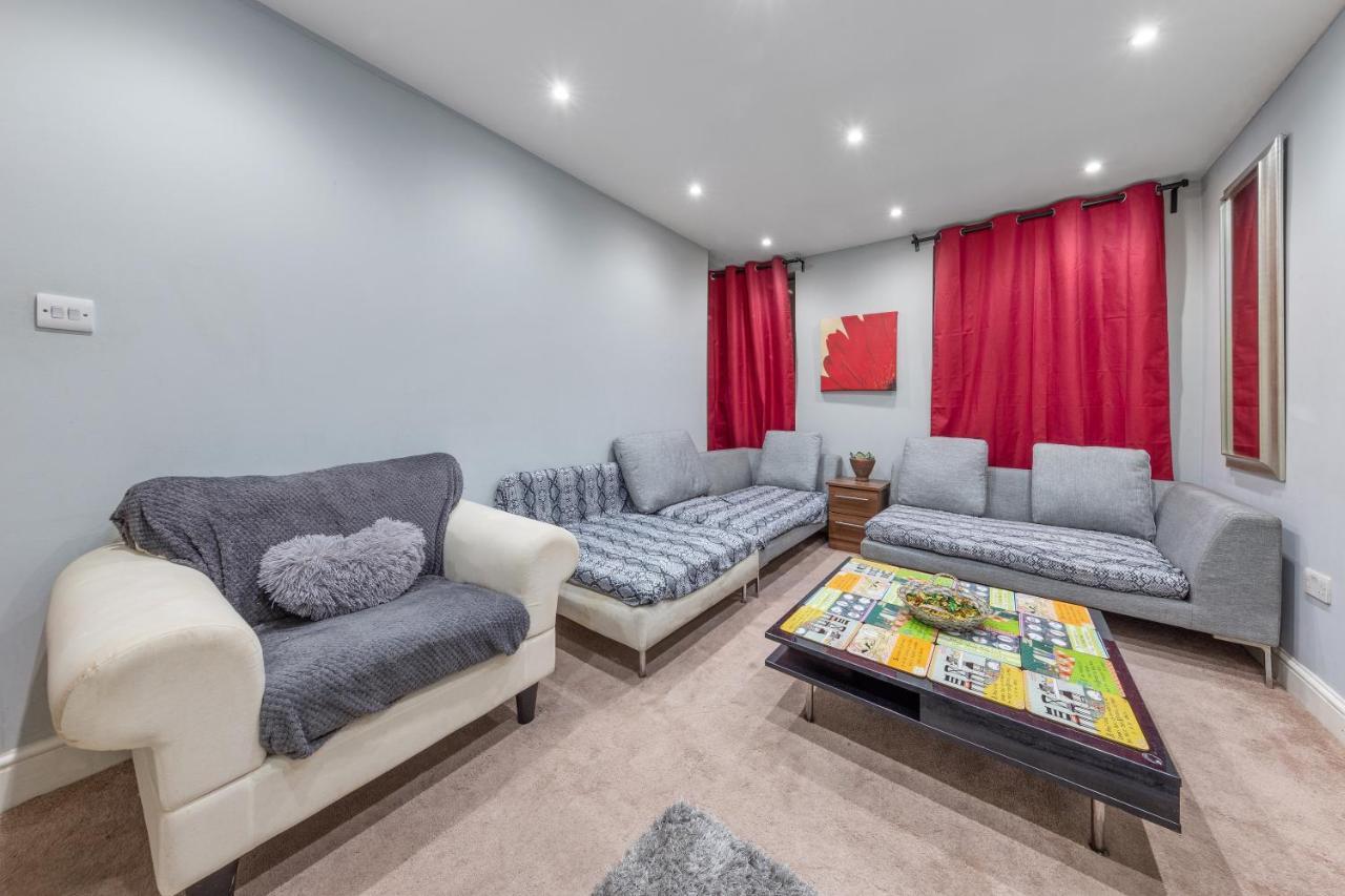 Elegant And Chic 2-bedroom Basement In Paddington *