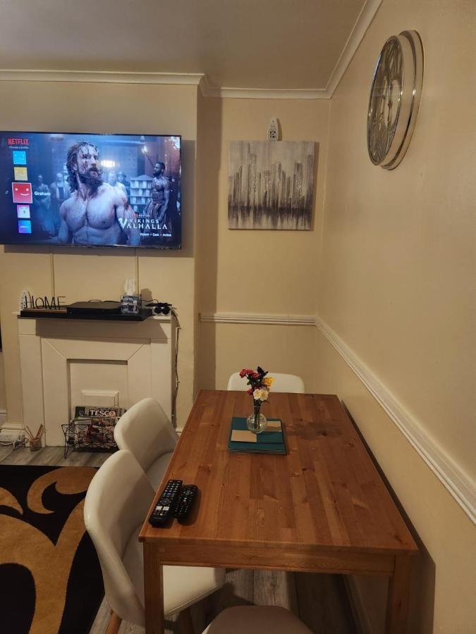 2-bedroom Flat In Cutty-sark, Greenwich ! London