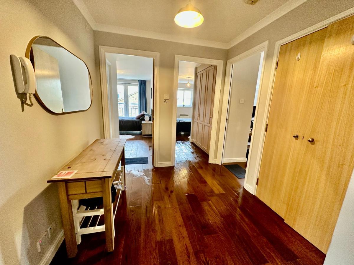 O2 Arena Luxury Flat Sleeps 6 With Parking London