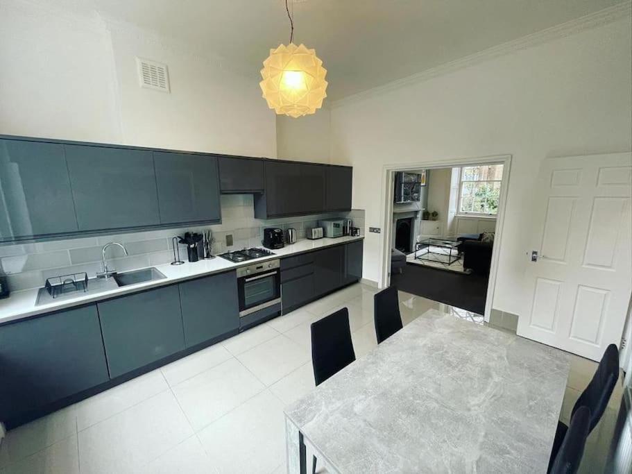 Luxury 2 Bed Flat In Inslington Londra