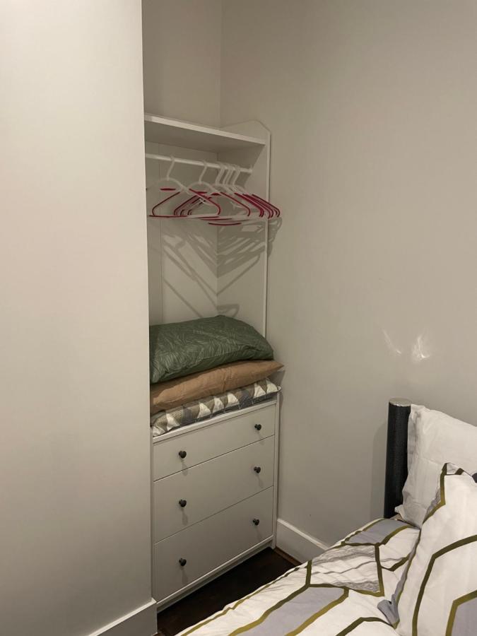 Entire Luxurious Flat Sleeps 4 Persons Lägenhet London