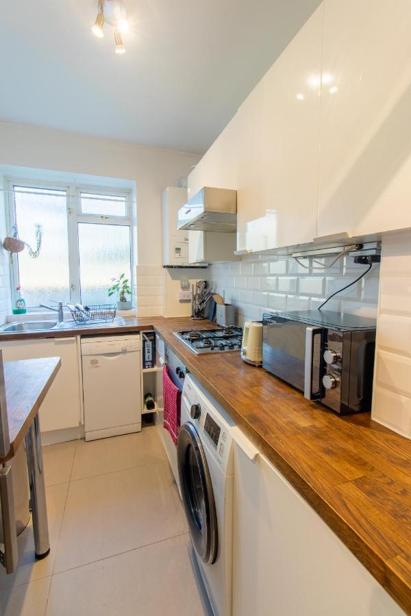 Stylish And Well Equipped Flat In Stockwell Lejlighed London