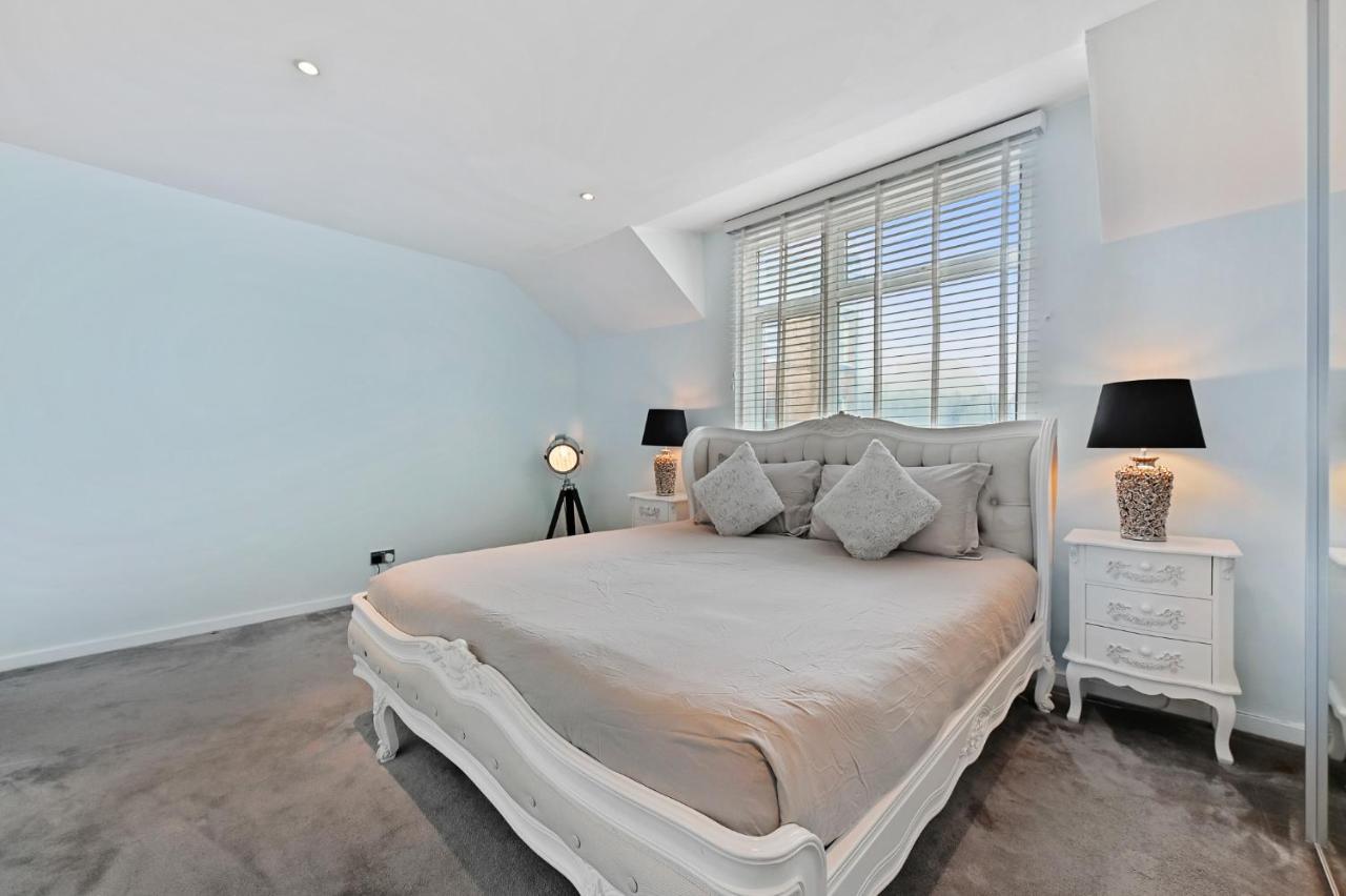 Hampstead Opulence - Luxurious Split Level Leilighet