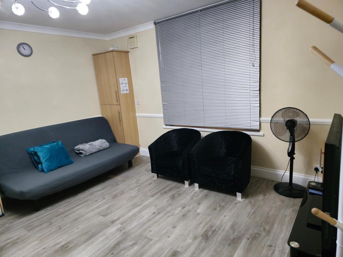 Entire 2 Bedroom Home/flat In London, Line Lägenhet