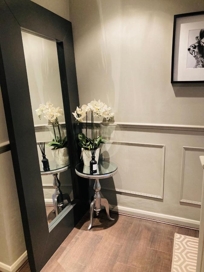 Stunning 1 Bed Garden Lejlighed *