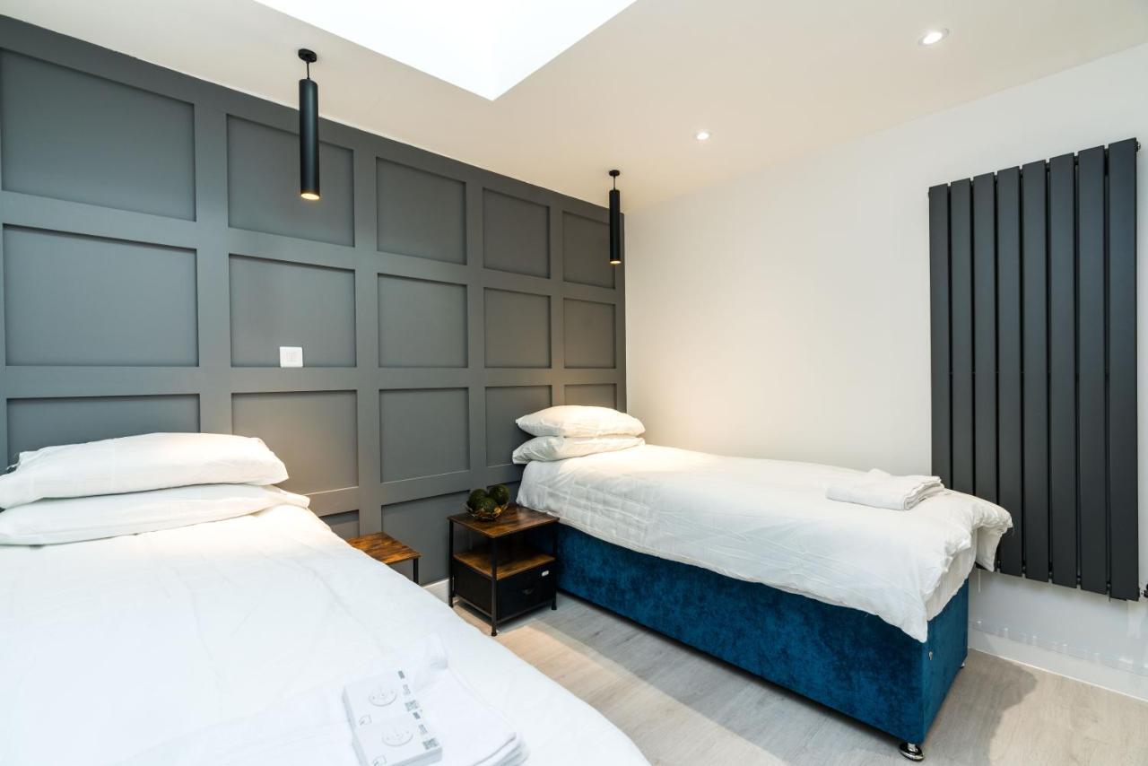 Spacious Modern 2 Bedroom Flat Apartment *