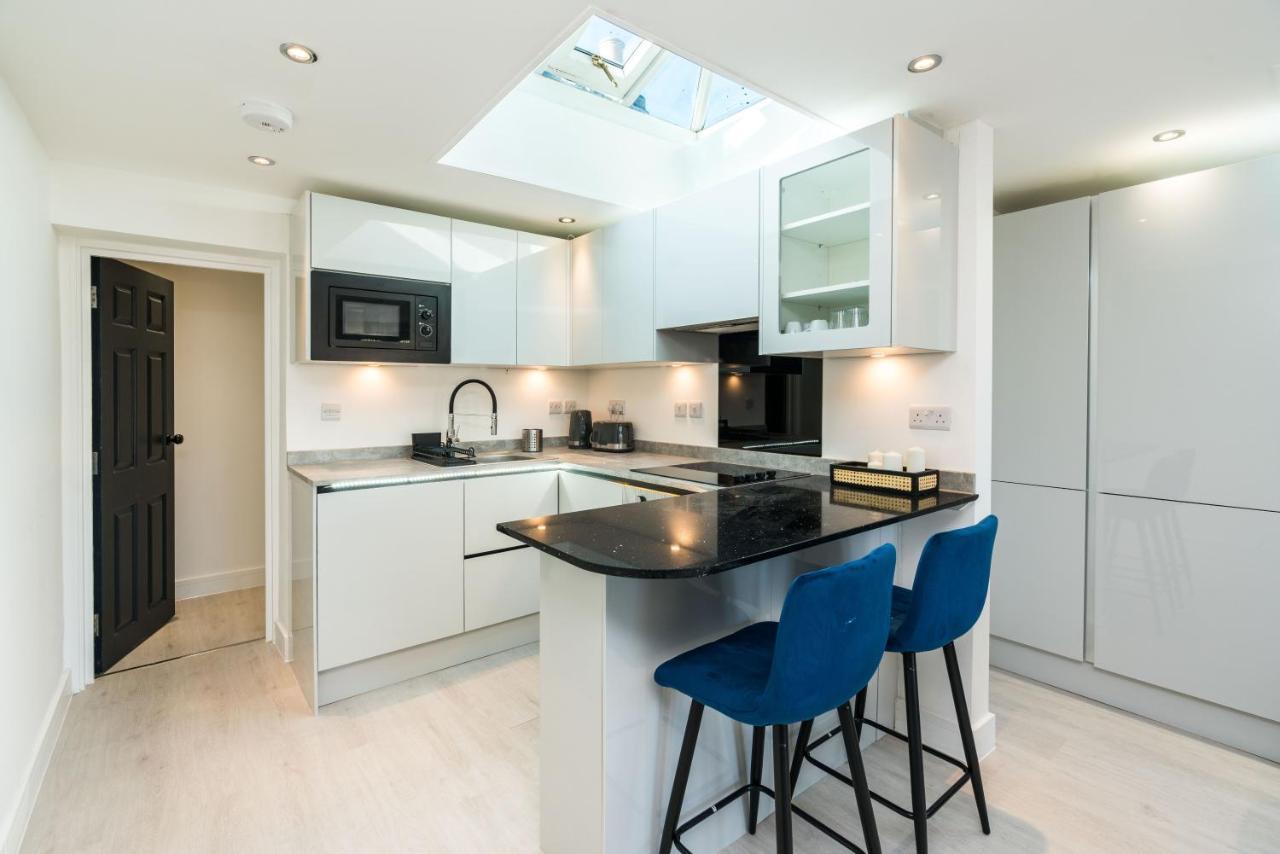 Spacious Modern 2 Bedroom Flat * London