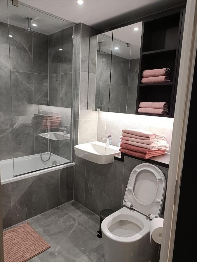 Appartamento One West Point , Icon Tower
