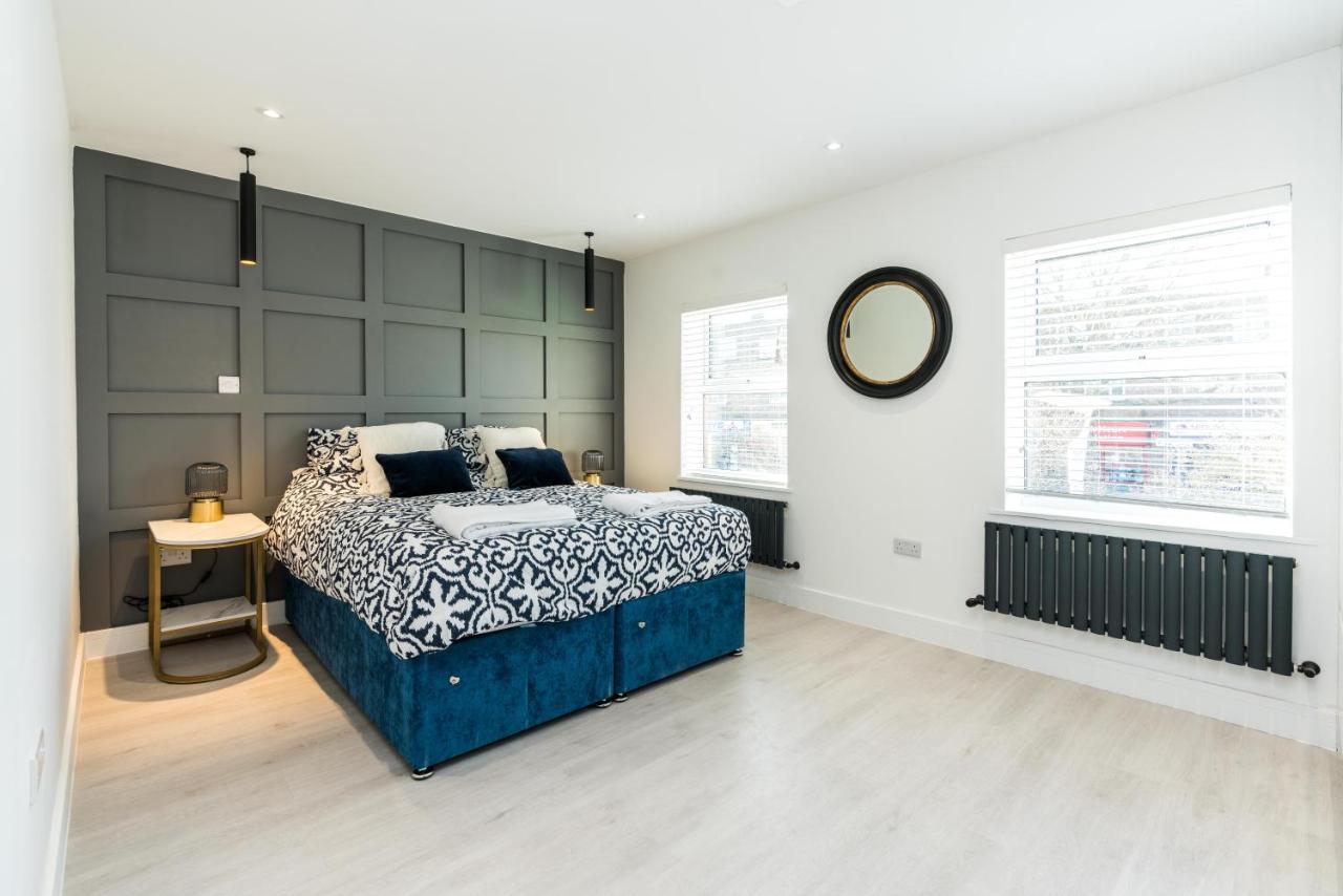 Spacious Modern 2 Bedroom Flat *