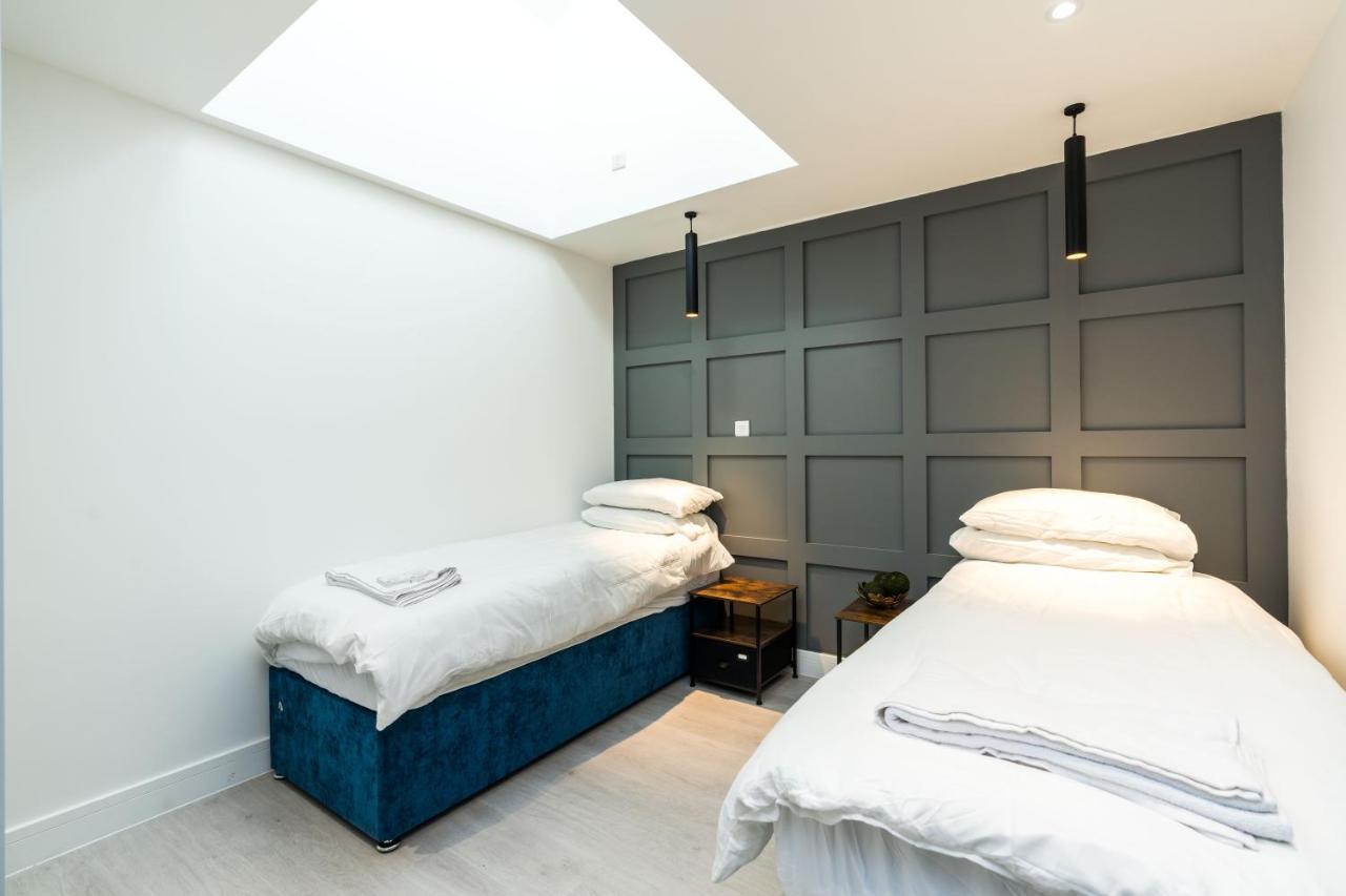 Spacious Modern 2 Bedroom Flat Apartment *